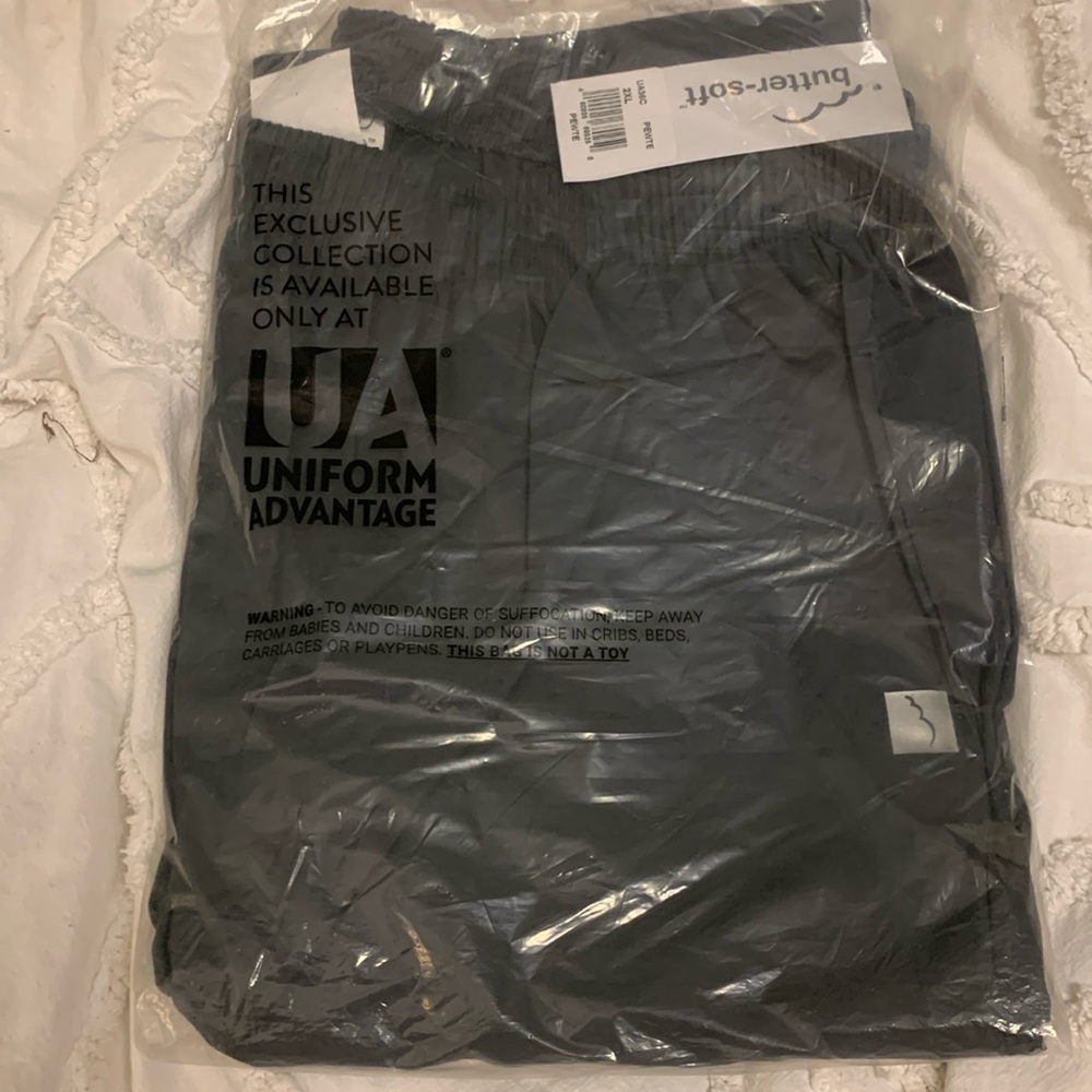 UA Buttersoft Scrub Pants in Pewter